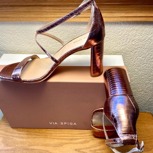 NIB-Via Spiga Metallic Strappy Leather Sandal - Picture 12 of 14